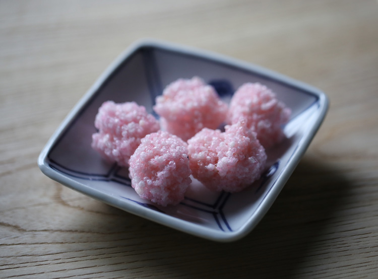 桜色のお菓子はまだまだ楽しめます。