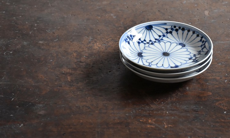 須谷窯 菊文5寸皿 ｜ 暮らしのうつわ花田 和食器 通販