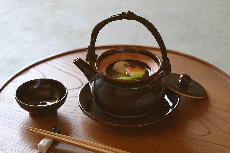 土瓶蒸し 飴釉