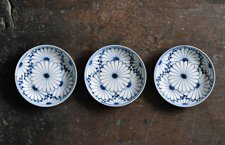染付　菊花　陶器皿 5枚セット 料亭　割烹　和食　日本食　高級食器 染付 菊花 陶器皿 5枚セット 料亭 割烹 和食 日本食 高級食器 日本製
