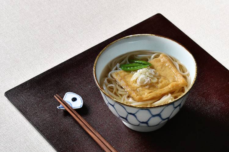 口紅あみ目そば丼