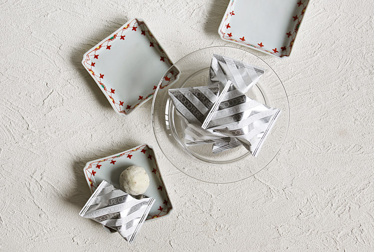 須谷窯 赤絵瓔珞文四方皿 ｜ 暮らしのうつわ花田 和食器 通販