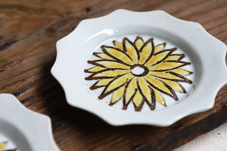 中尾万作 15 輪花皿色絵花文 暮らしのうつわ花田 和食器 通販 中尾万作 15 輪花皿色絵花文 暮らしのうつわ花田 和食器 通販