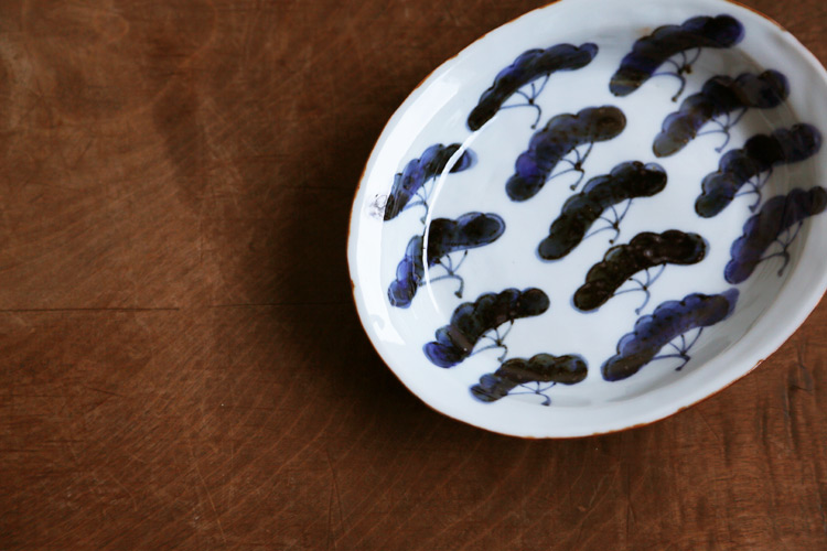 須谷窯 松文楕円皿（小） ｜ 暮らしのうつわ花田 和食器 通販