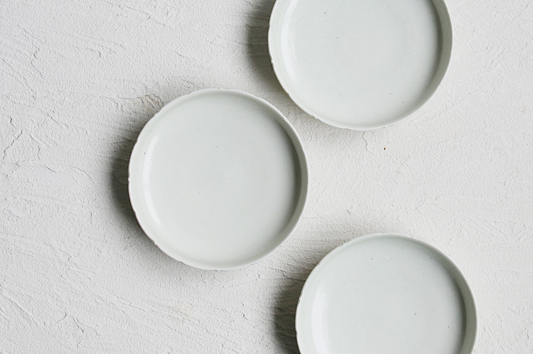 阿部春弥 白磁輪花4.5寸深皿 ｜ 暮らしのうつわ花田 和食器 通販