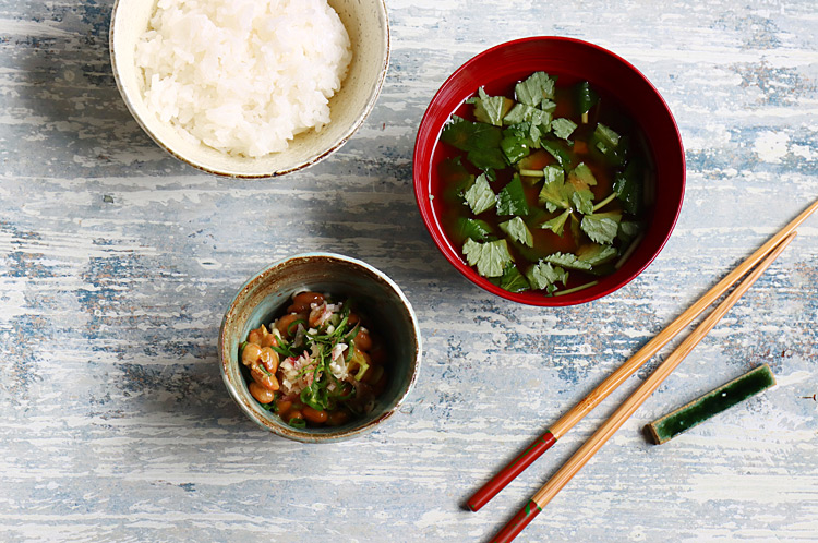 青刷毛目朝小鉢