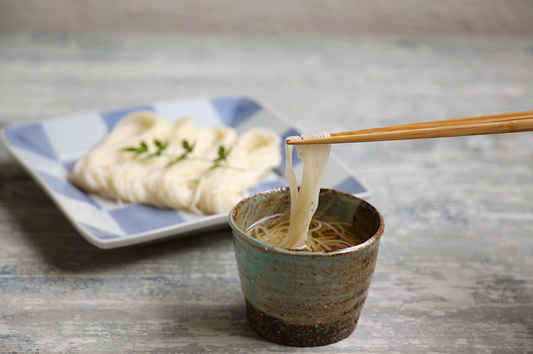 青刷毛目朝小鉢