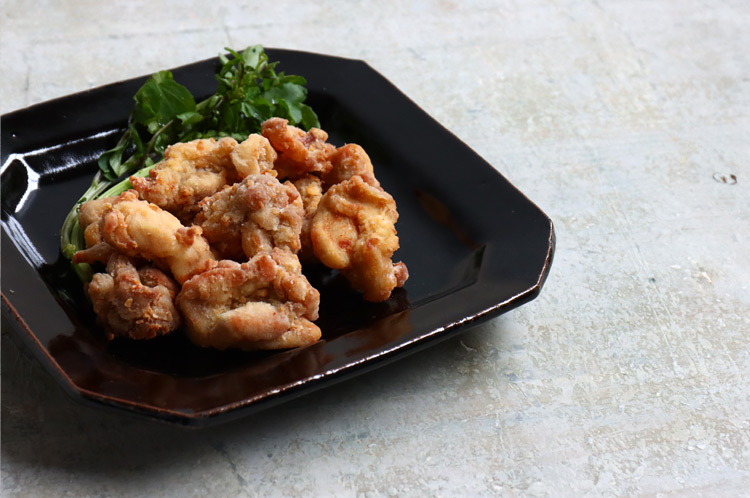 隅切四方リム皿8寸 黒釉