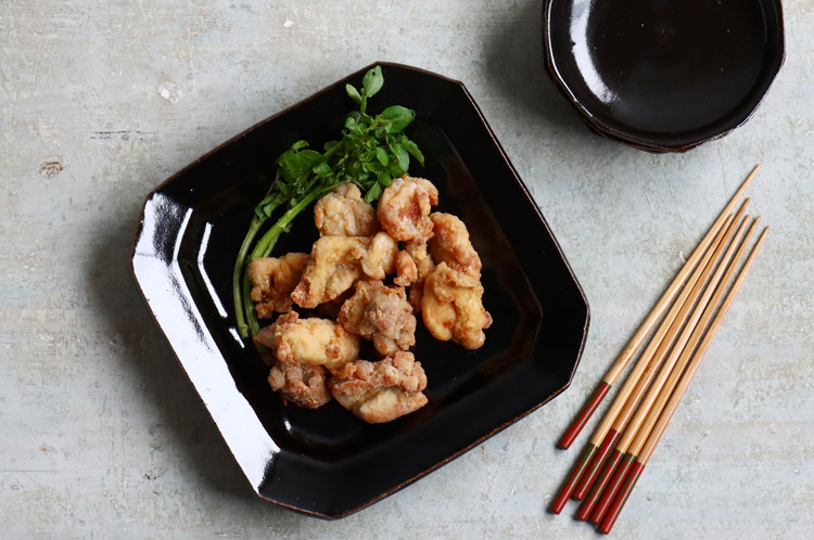 古賀雄二郎 隅切四方リム皿8寸 黒釉 ｜ 暮らしのうつわ花田 和食器 通販