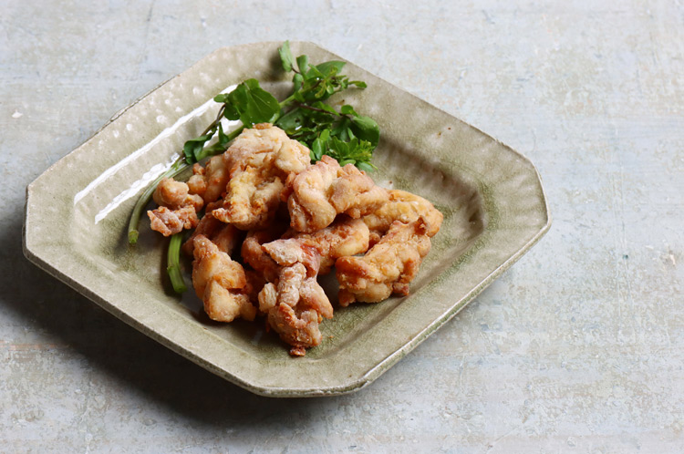 隅切四方リム皿8寸 灰釉