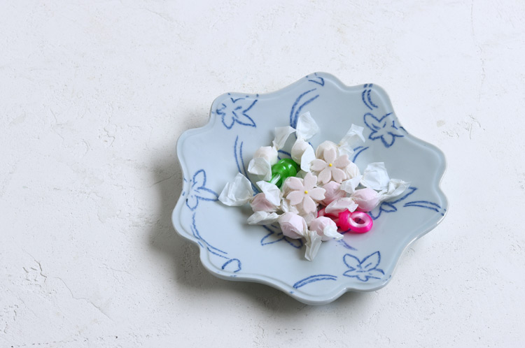 紅葉踊り桜型6.5寸皿（横井佳乃）