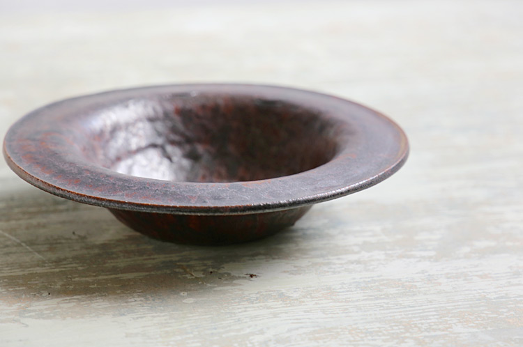 鉄釉リム広7寸盛り鉢