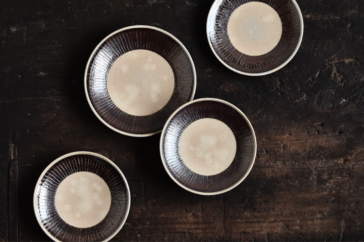 >鉄巻線刻皿7寸