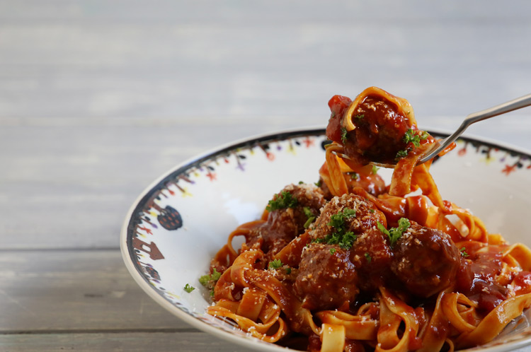 >色絵家並み 8寸深皿