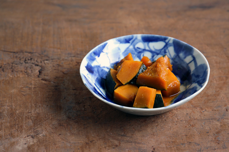 中尾万作 染付ぶどう文サラダ鉢 ｜ 暮らしのうつわ花田 和食器 通販