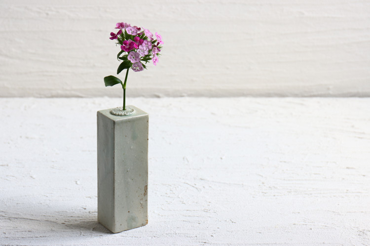 花瓶  花入れ 安齋新・厚子 56 青磁掛け花入 ｜ 暮らしのうつわ花田 和食器 通販