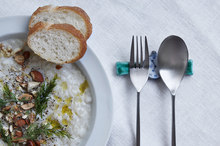 時計のカトラリーレスト