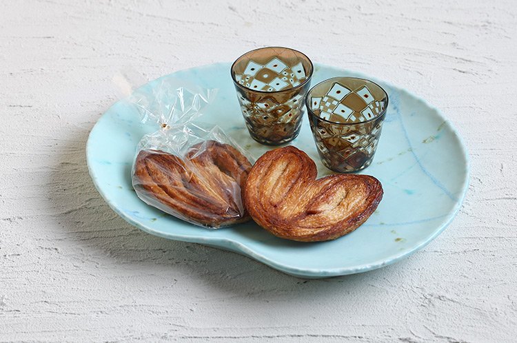 >18 トルコペールブルー釉打水文パレット大皿