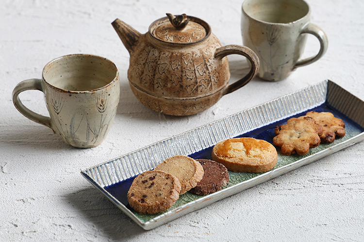 雪ノ浦裕一 9 藍釉掛分紫陽花文長皿 ｜ 暮らしのうつわ花田 和食器 通販