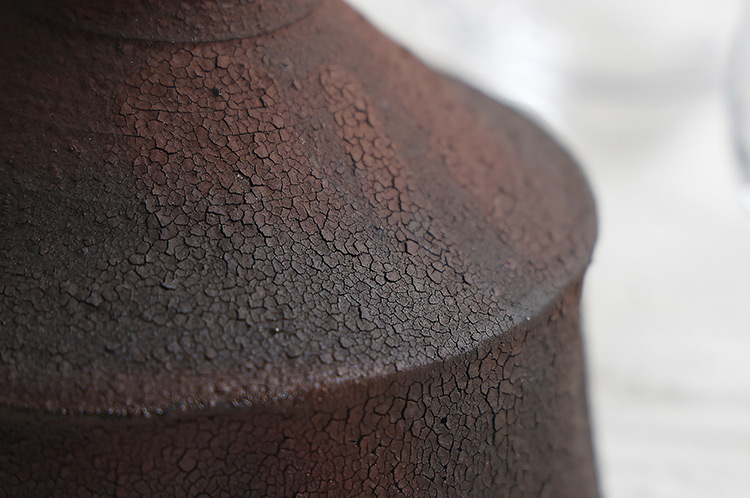 >14C 漆黒砧花器