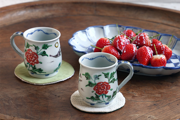 正木春蔵 色絵染附 草花文マグカップ ｜ 暮らしのうつわ花田 和食器 通販