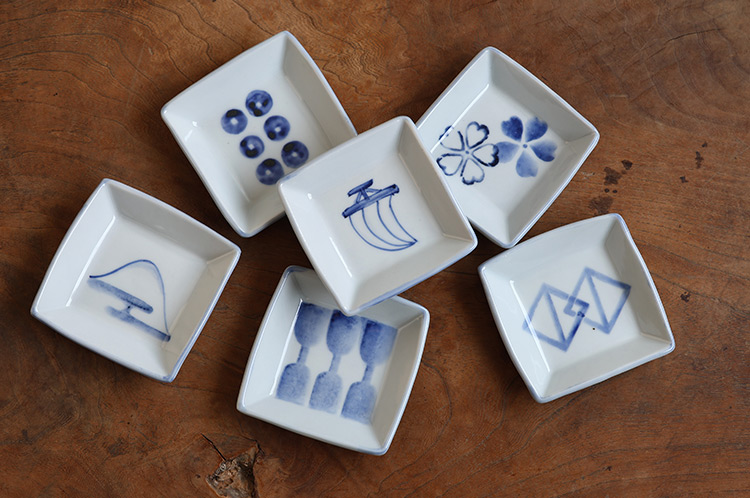 >角小皿 並び杵