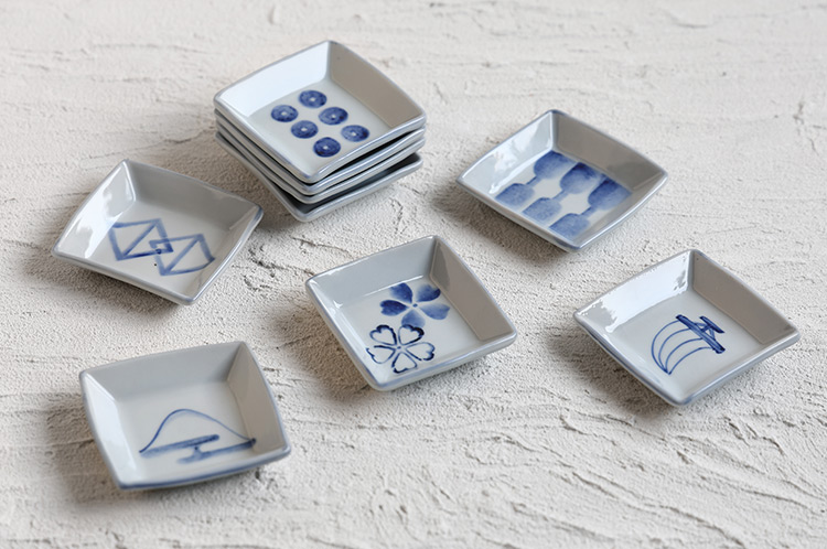 >角小皿 並び杵