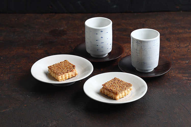 110 染付ポッカリ皿4.5寸