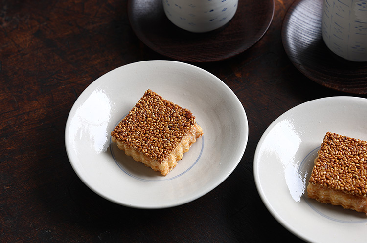 110 染付ポッカリ皿4.5寸