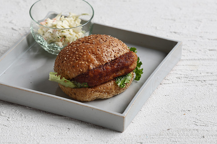 17 白磁四角皿（S）