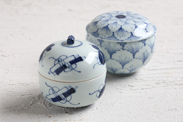 花弁文丸蓋向付