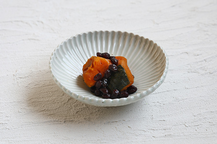 67 白磁6寸菊花鉢