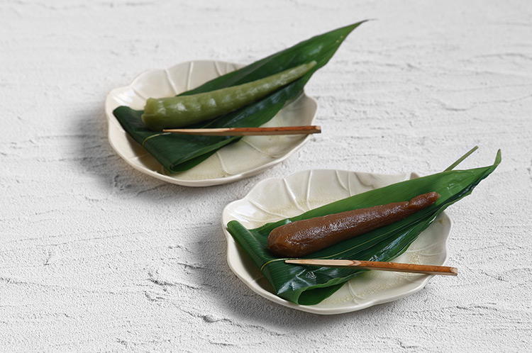 黄月光釉秋海堂皿