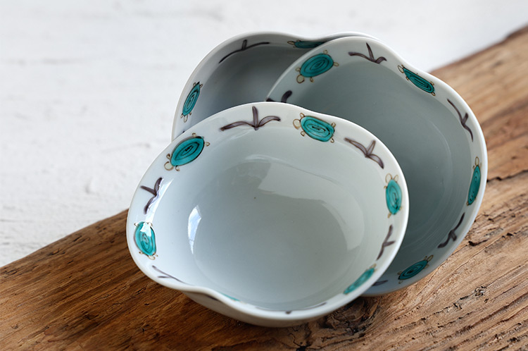 26 4寸笠鉢 色絵 カメのみち