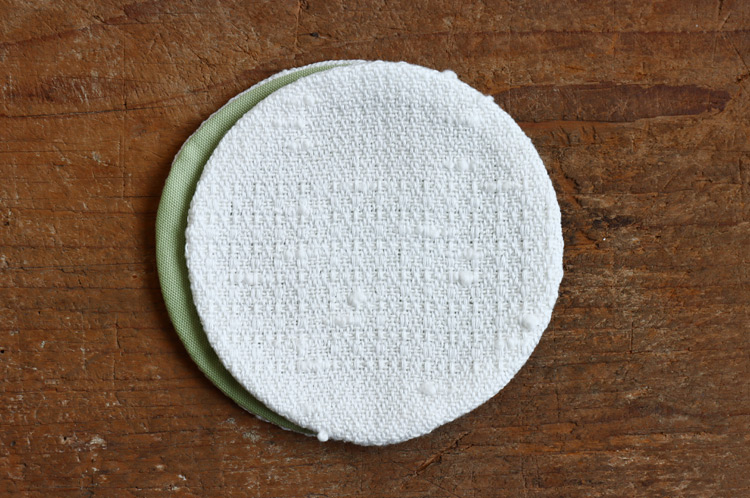 >コースター菱形文様 小（裡面 若葉）11.5cm丸