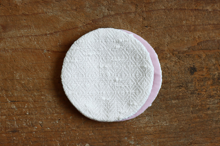 >コースター菱形文様 大（裡面 撫子）10cm丸