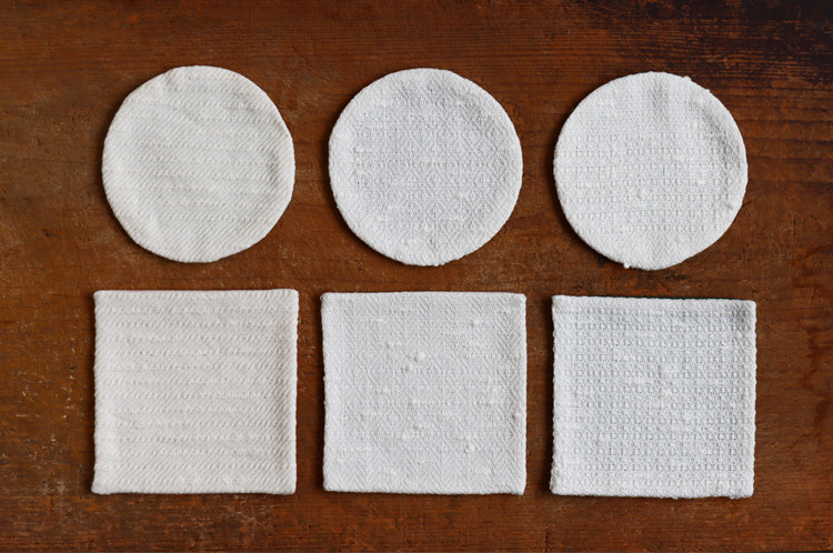 >コースター菱形文様 小（裡面 白鼠）10cm丸