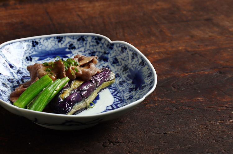 >花唐草文四方7寸皿