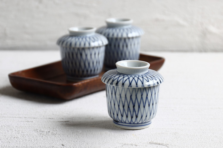 なます皿 向付 2セット 染付 色絵付 花文様 同柄 窯傷 歪み なます皿・小鉢/Small bowl - OKURA ORIENTAL ART / 大蔵