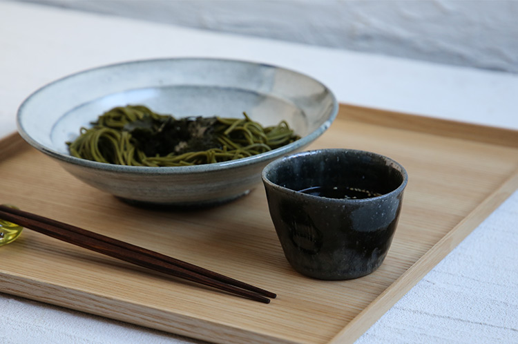 >64 瑠璃釉くし目蕎麦猪口