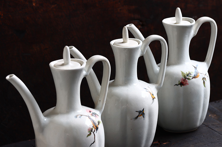 >36A 貫入灰釉水注（花鳥）