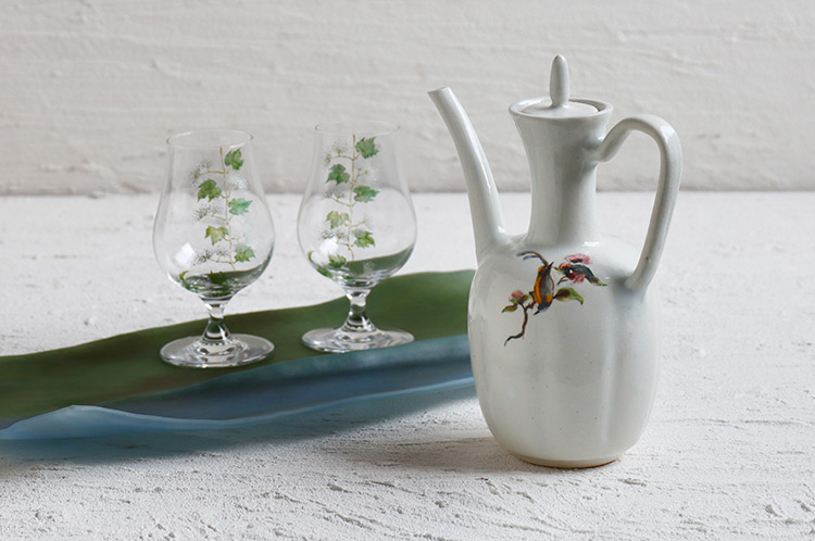 >36A 貫入灰釉水注（花鳥）