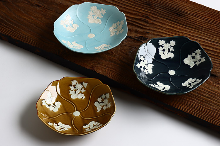 >ブルー掛分菊花文輪花皿