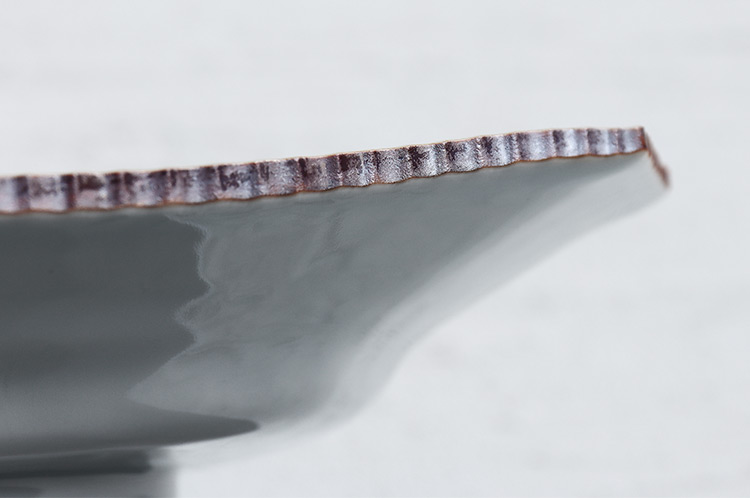 >白磁口紅隅切しのぎ大皿