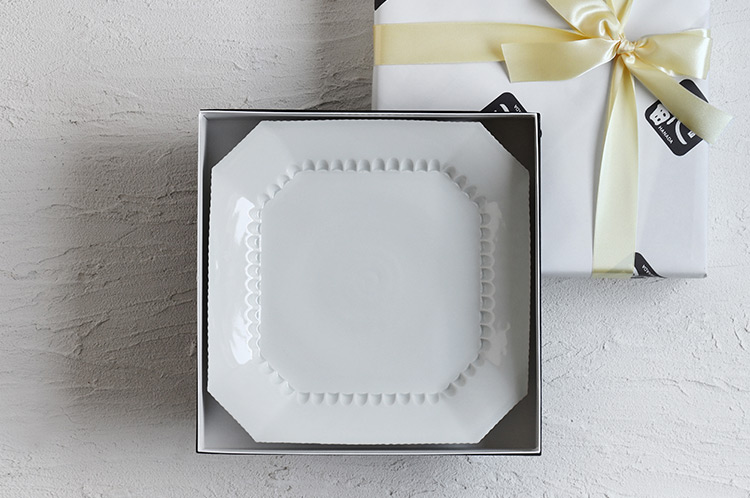 >白磁口紅隅切しのぎ大皿