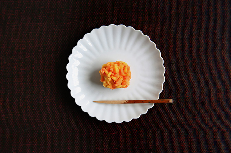 水野克俊 2 白磁輪花5寸皿 ｜ 暮らしのうつわ花田 和食器 通販