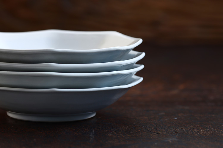 花田オリジナル 白磁八角皿【H】 ｜ 暮らしのうつわ花田 和食器 通販