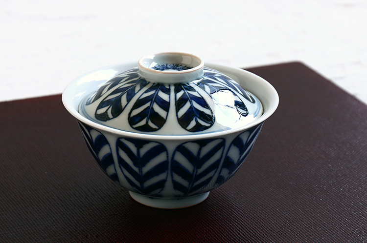 廣野俊彦　　染付皿　　　5客 廣野俊彦さんの予約受付は 本日最終日です。 ・ いくつもの色彩で描か