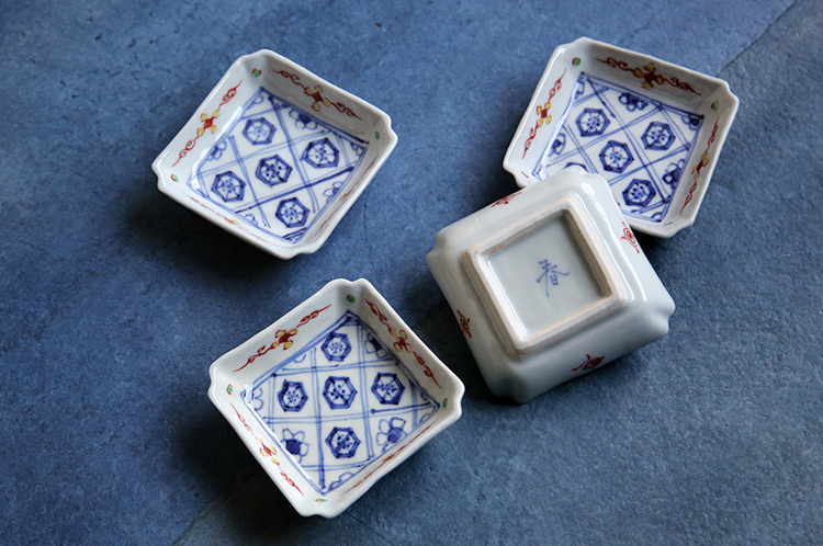 正木春蔵 色絵染附 更紗文隅入角小皿 ｜ 暮らしのうつわ花田 和食器 通販