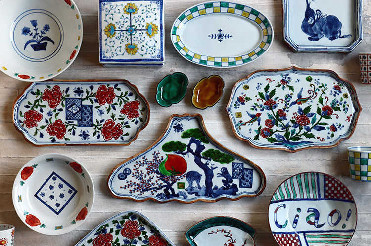 松竹梅 花型8寸皿 | 福泉窯 - 有田焼のまるぶんオンラインストア｜おしゃれな和食器通販サイト 清彩つた 松型和皿 [15×18.5cm] | 和食器